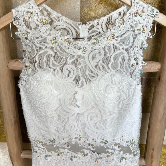 Elizabeth K GLS Collective Women’s White Lace Rhinestone Long Maxi Evening Dress - Picture 7 of 16